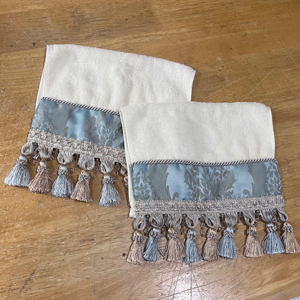 Croscill Home Vtg Regency Blue Damask Tassel Trim Hand Towels Set of 2 Ivory